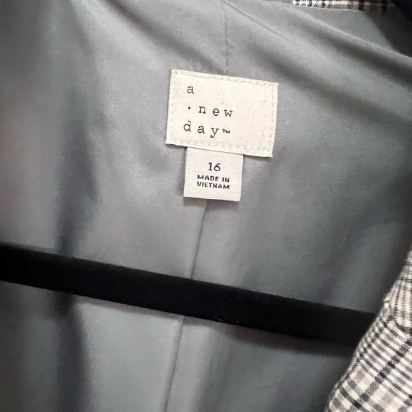 A New Day Gray and Black Jacket - Picture 2 of 5